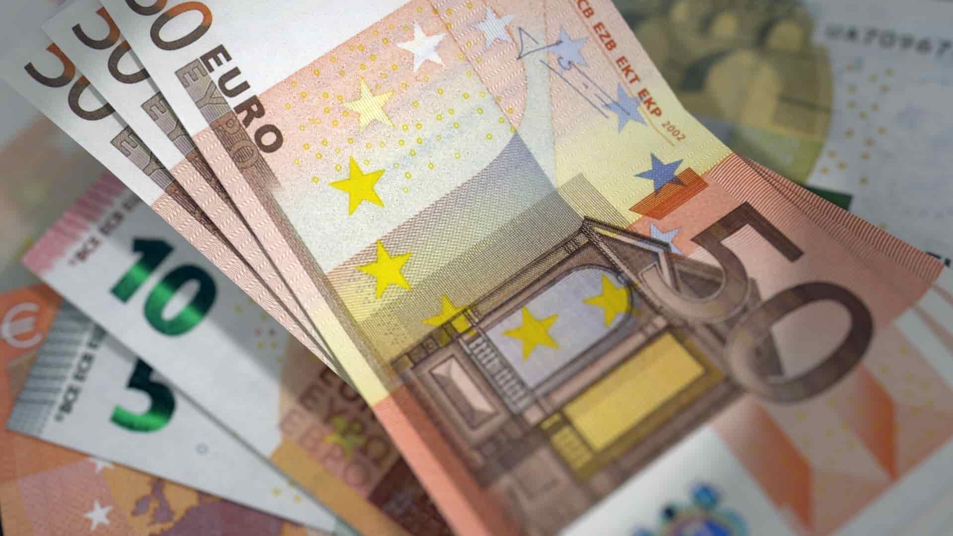 Billetes de euros para pagar certificado energético